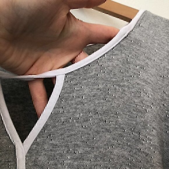 BOBEAU Solid Gray White Keyhole Cutout Short Flutter Sleeve Blouse Top Small SM - Picture 7 of 8